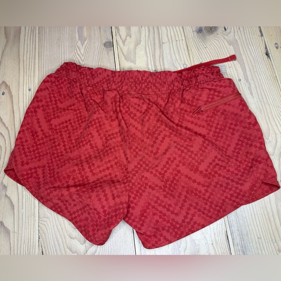 3/$15 North Face, 4” mid rise Short US S - Picture 2 of 8